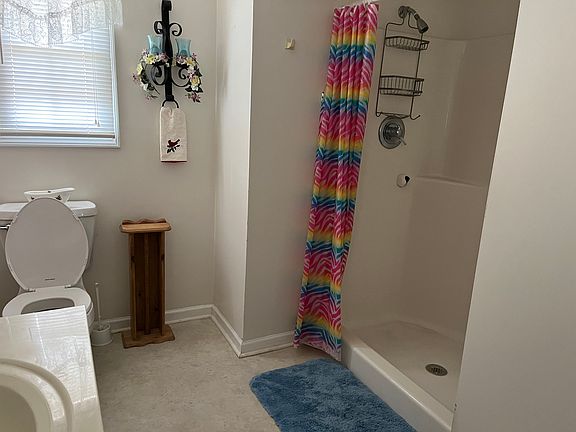 5th image of 301 Eastfield Dr