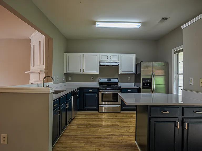 2716 Ashleigh Ln — Photo 12