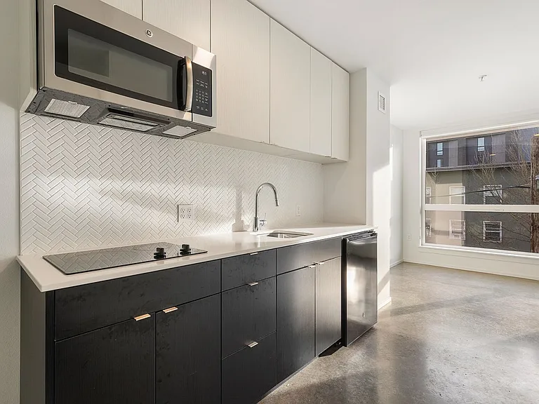 722 E Pike St — Photo 59