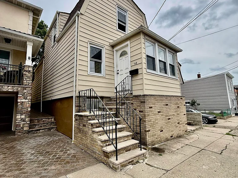 118 Maple St #HOUSE — Photo 12