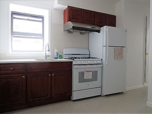4th image of 79 Chrystie St #9