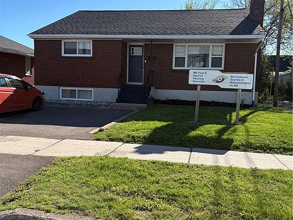 2nd image of 13 Leslie St #11