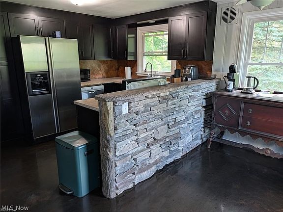 4th image of 3371 Brecksville Rd