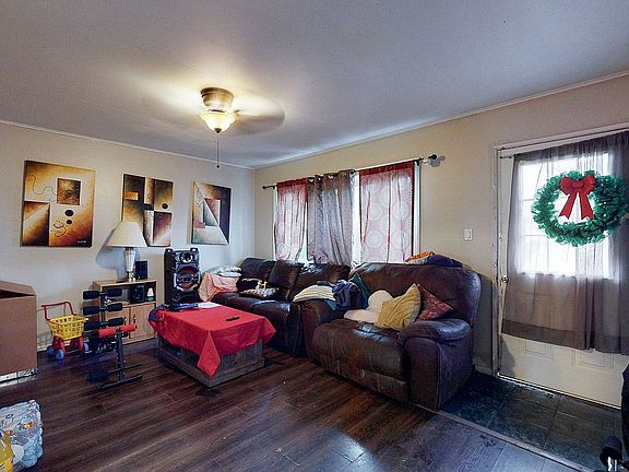4th image of 2542 Indiana St SW