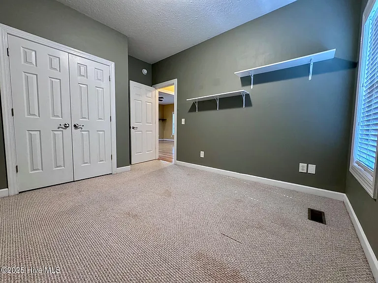 111 Michael Ln — Photo 32