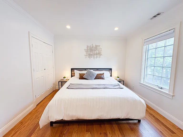 87 Stephen St #1C — Photo 73