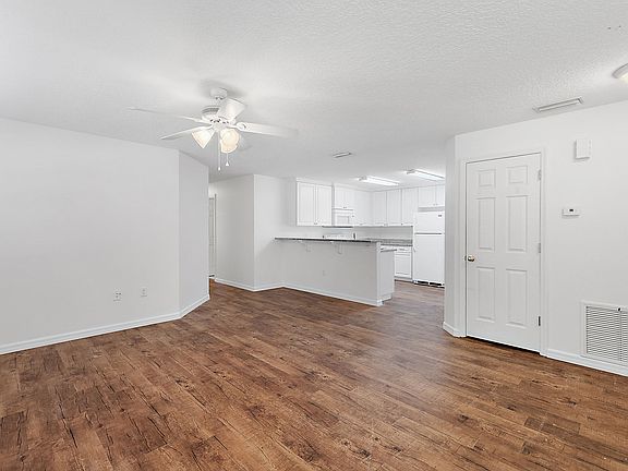 4th image of 1403 Wood Duck Ln #1