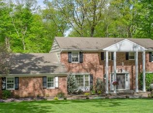 82 Shrewsbury Dr, Livingston, NJ 07039
