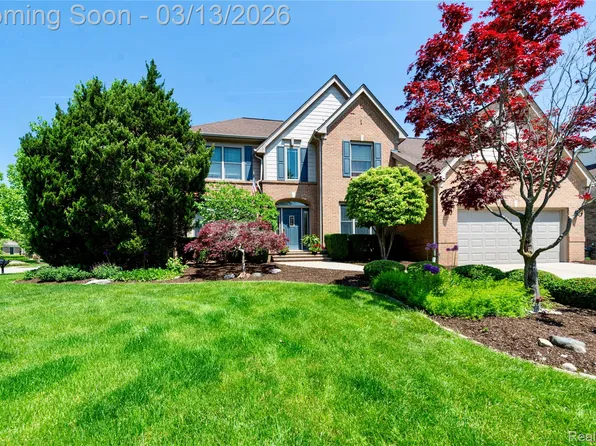 3826 Village Ct, Troy, MI 48084