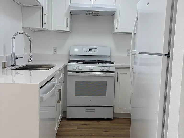 5257 Willowcrest Ave — Photo 4