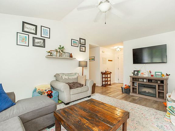5th image of 52896 Hastings St