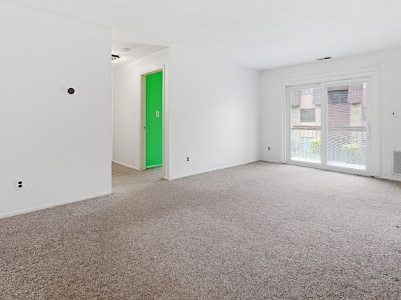 5th image of 296B Alpine Way BLDG 25 #B