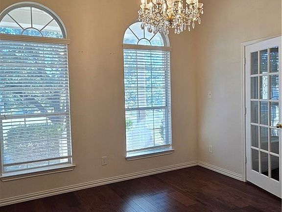 4th image of 6101 Charlotte Ln