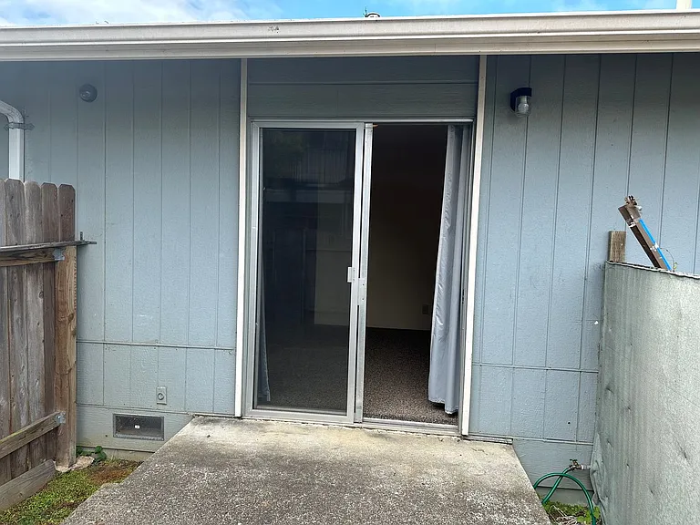 414 Watson St — Photo 12