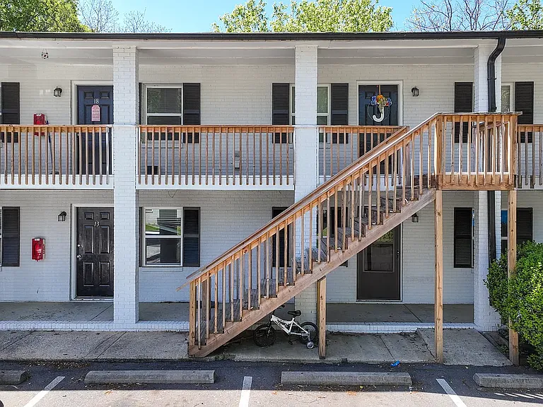 Fairfield Apartments — Photo 8