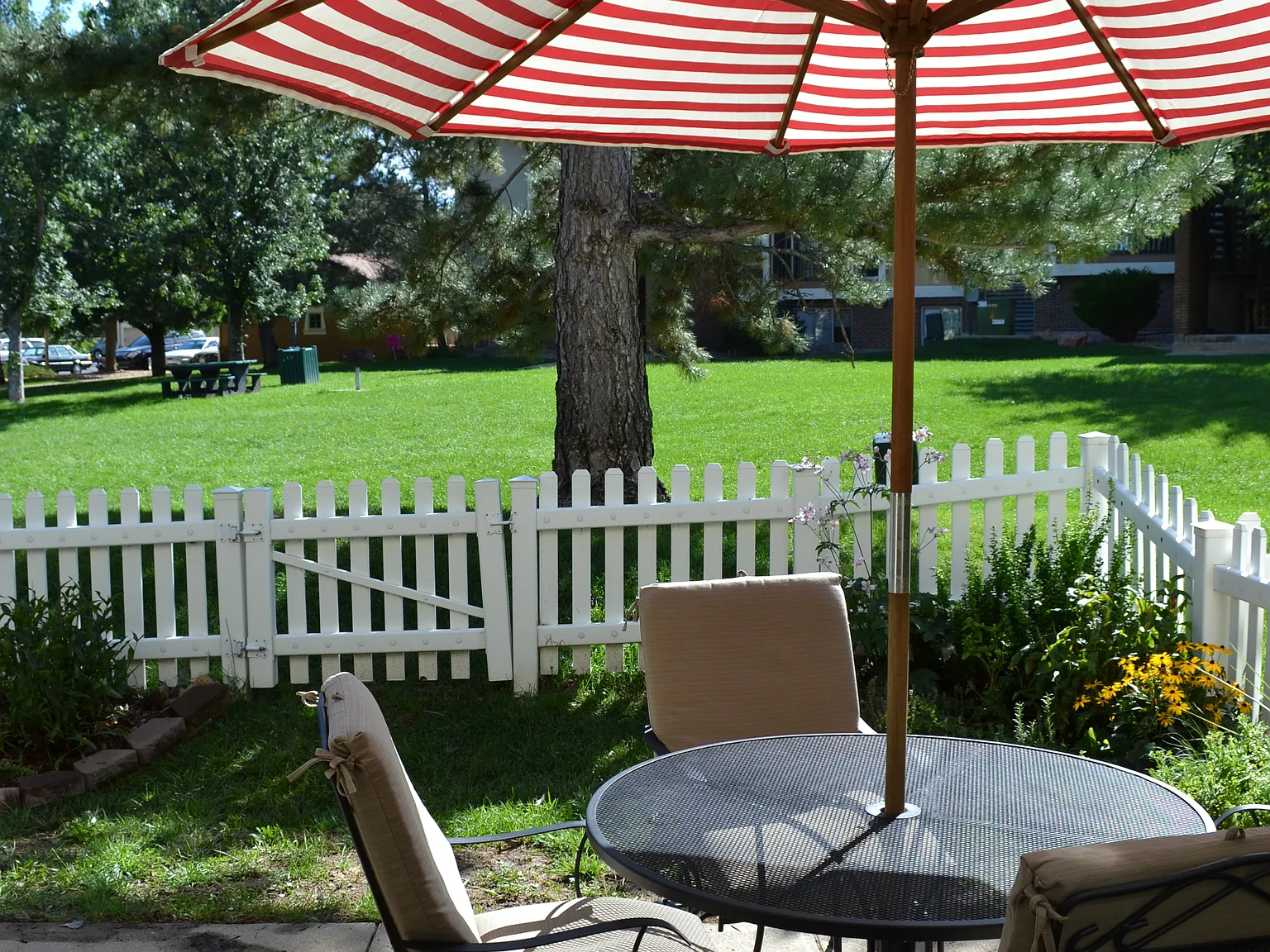 2 bed, 1040 sqft, $2,225 — Photo 2