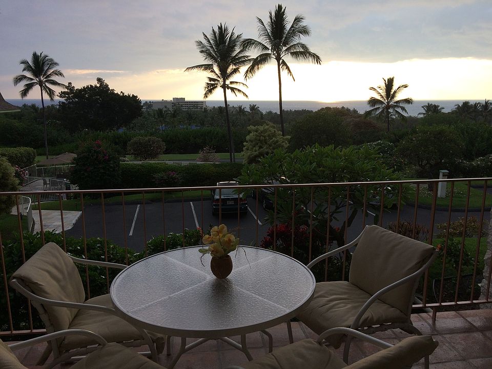 Lanai, with sunset views