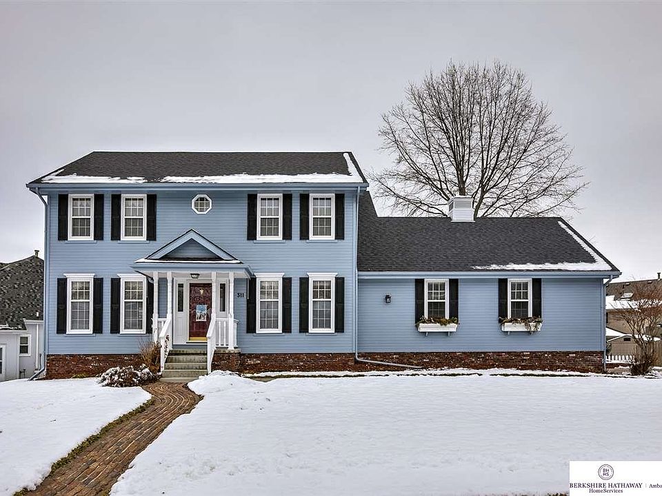 South Facing 2-story walkout.  No problem with lingering snow on the driveway or walk.
