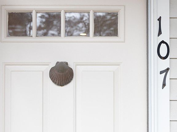 2nd image of 107 Eaton Lane #107