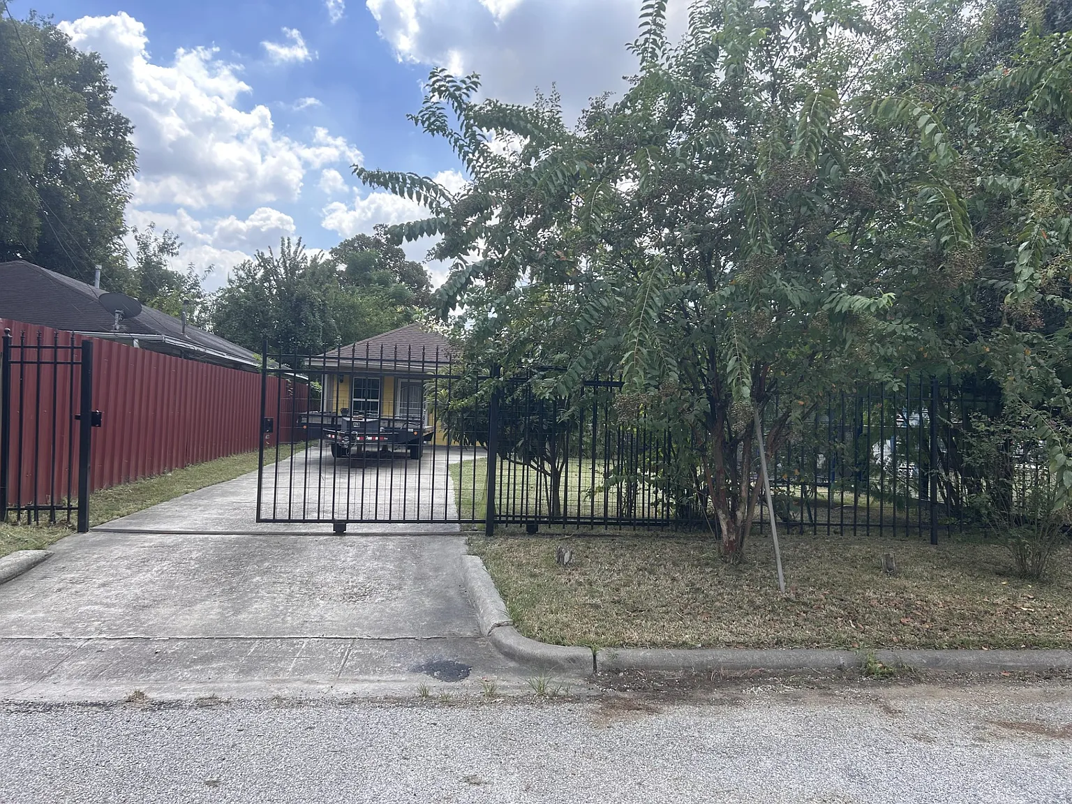 2 bed, $1,300 — Photo 2