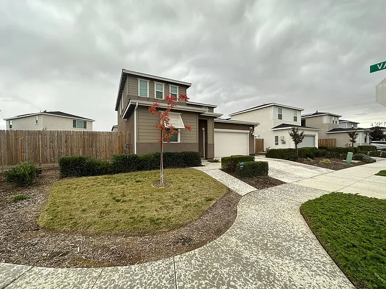 2455 Robledo Way — Photo 2