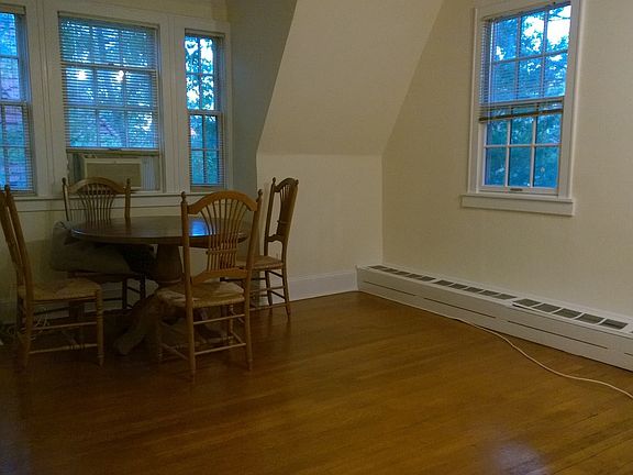 2nd image of 400 Burns St