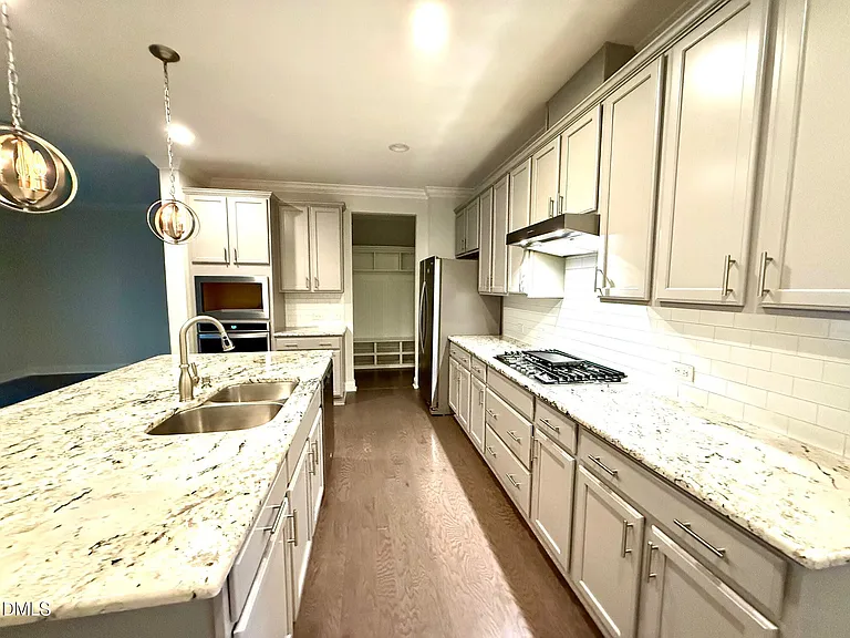1037 Lakebrink Dr — Photo 11