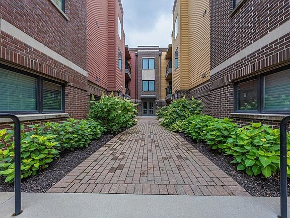 5th image of 622 E 10th St #209
