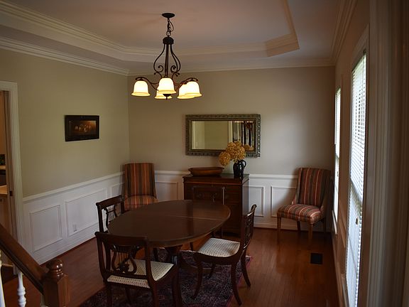 5th image of 612 Pembroake Ln