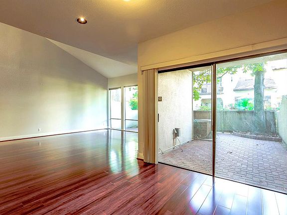 5th image of 1902 Augusta Dr #30