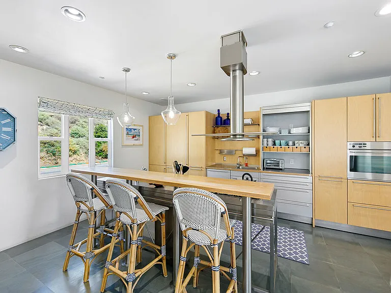 1341 Palisades Beach Rd — Photo 30