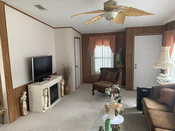 4th image of 424 Papaya Cir