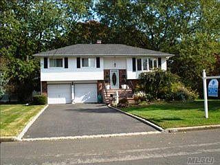 2nd image of 15 Hewlett Ln