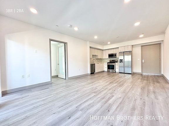 3rd image of 1552 Brockton Ave #102