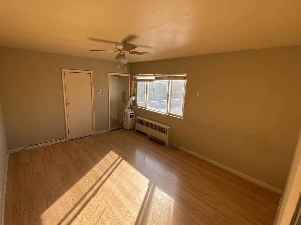 2nd image of 137 Pine St APT 1