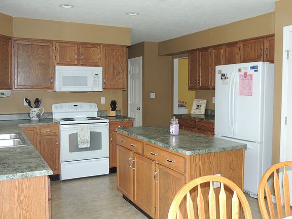 5th image of 133 Bradford Square Dr
