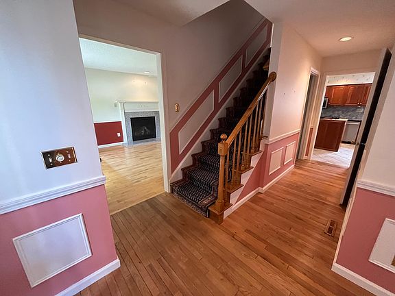 3rd image of 37 Evergreen Dr