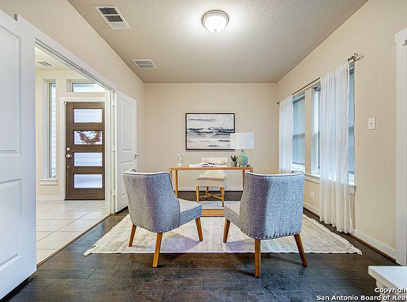 5th image of 225 E Courtland Pl