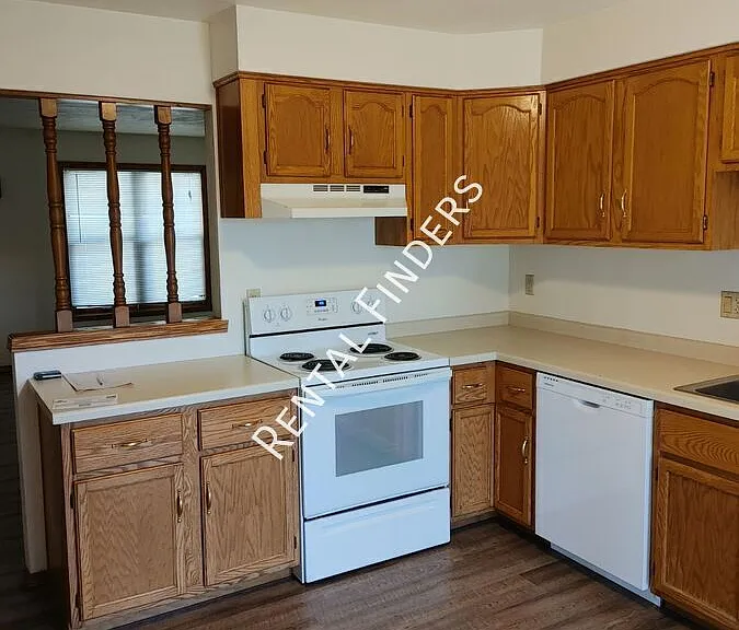 600 S Westland Dr #B — Photo 1