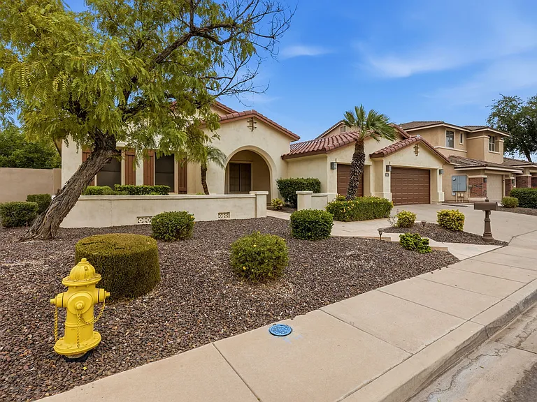 622 E Vinedo Ln — Photo 4