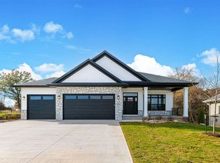 1293 Kona Cir, Coralville, IA 52241