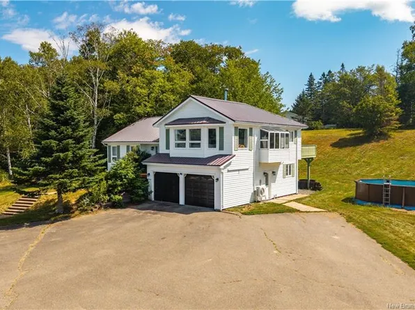 2 Sunset Blvd, Pennfield, NB E5H 1W2