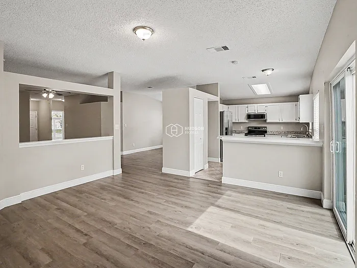11220 Huxley Ave — Photo 6