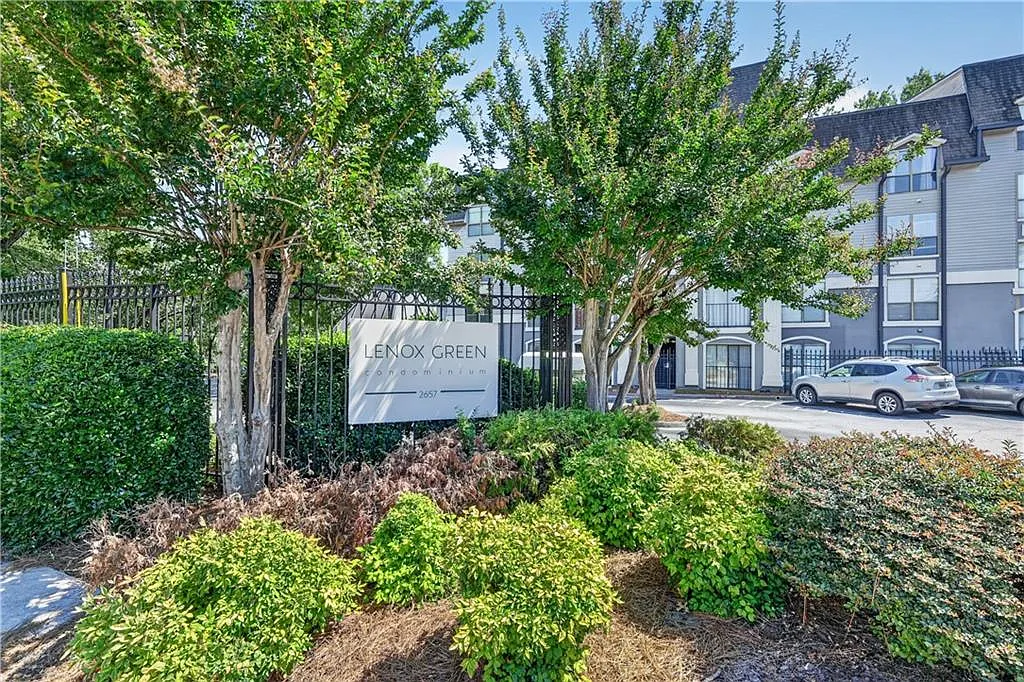 2 bed, 2.0 bath, 949 sqft, $1,650 — Photo 1