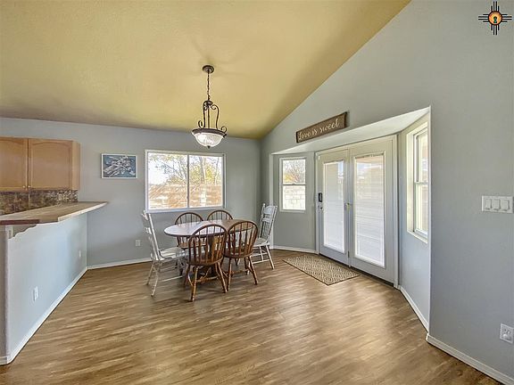 5th image of 819 W Corto