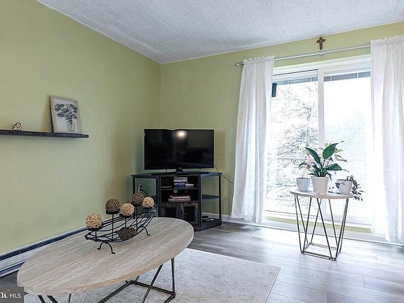 3rd image of 400 Glendale Rd #A-542