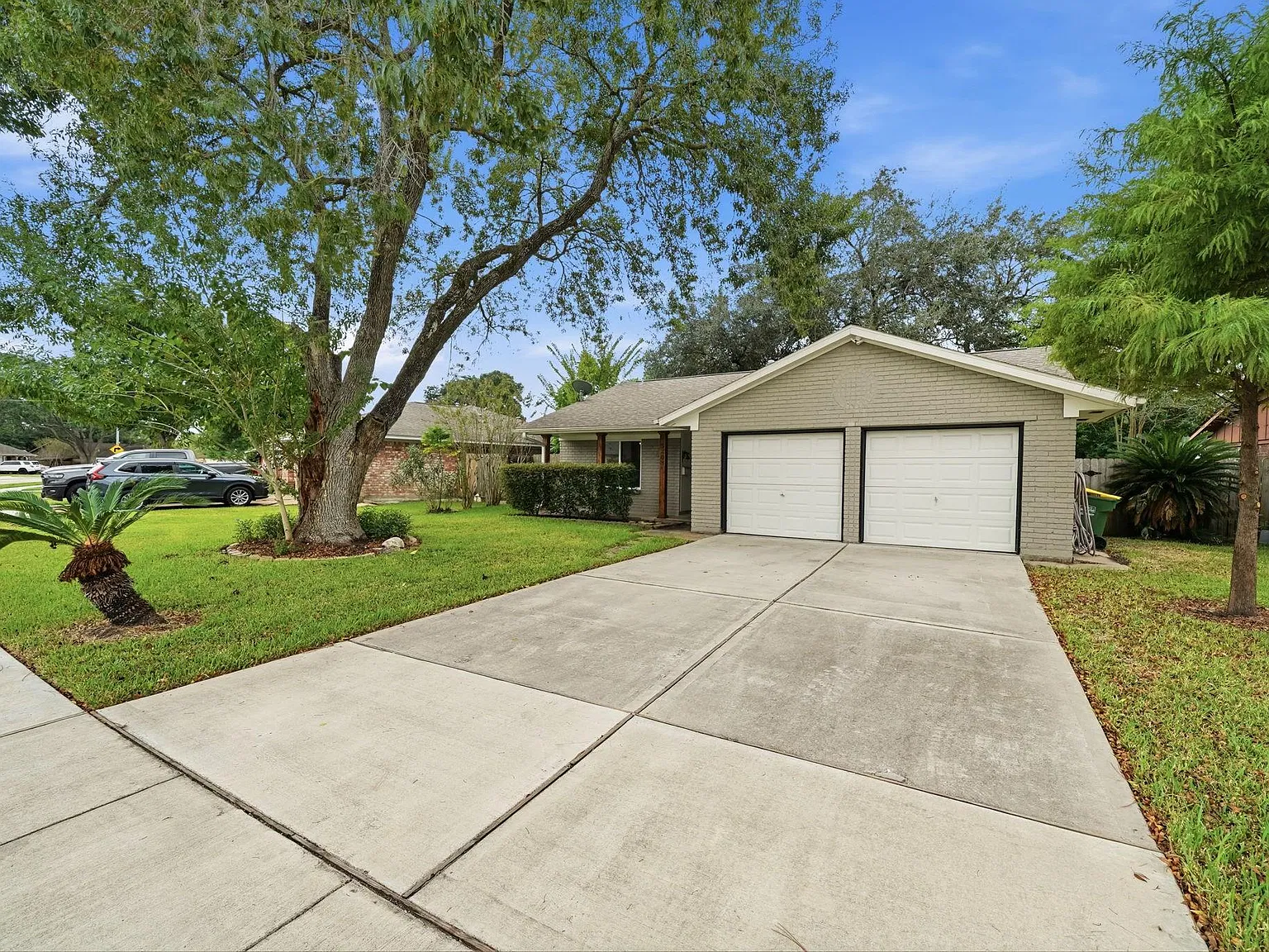 3 bed, 2.5 bath, 1308 sqft, $2,000 — Photo 2
