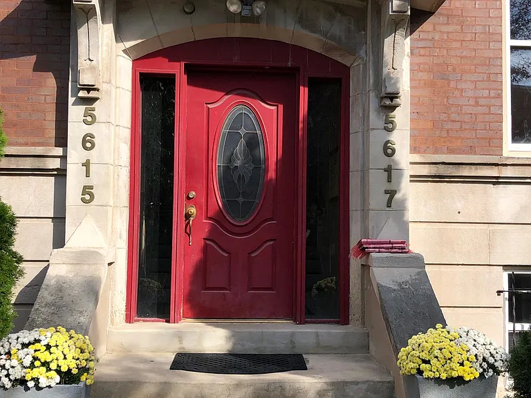 5617 S Calumet Ave — Photo 2