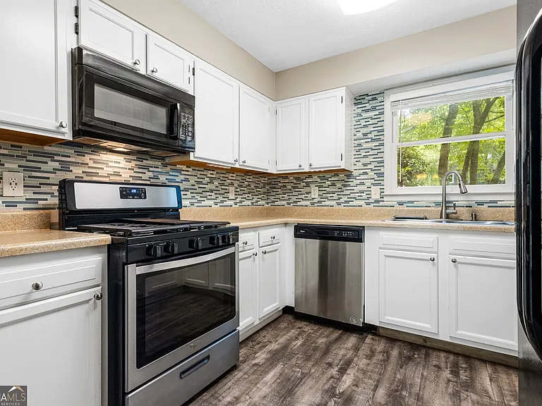651 Stratford Green Way — Photo 8