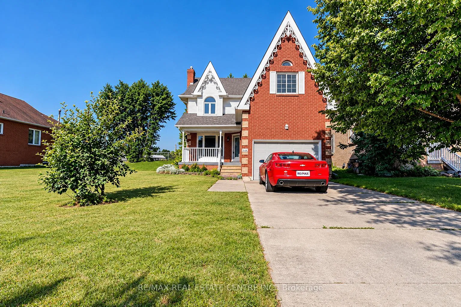 4 bed, $2,900 — Photo 1